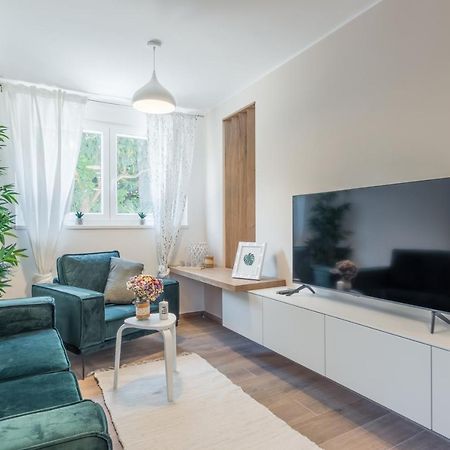 Apartment Norah With Private Parking Pula Exterior photo