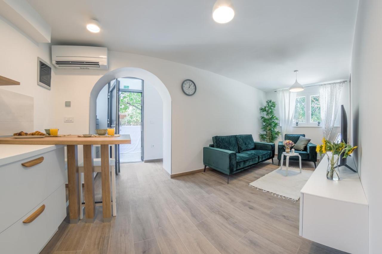 Apartment Norah With Private Parking Pula Exterior photo